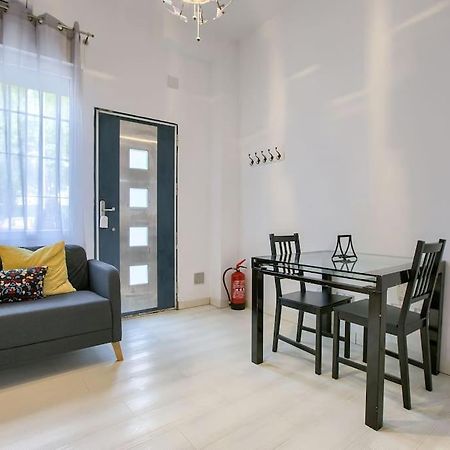 Cozy Getaway In Madrid Apartment ภายนอก รูปภาพ
